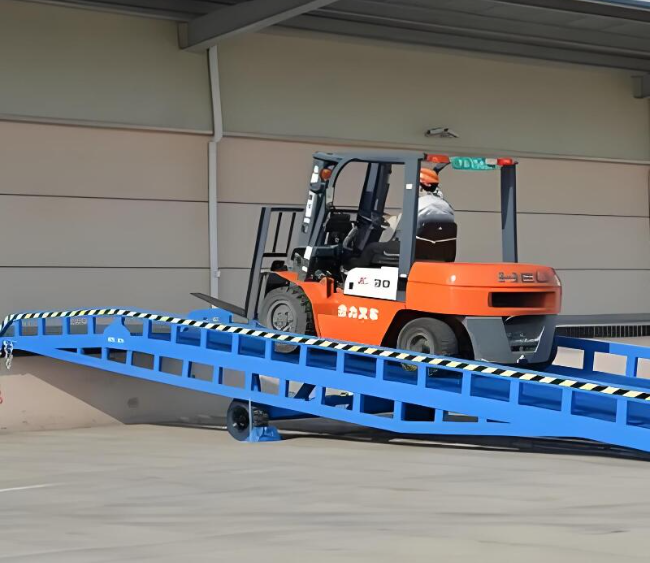 南开乡移动式卸货平台（叉车用）